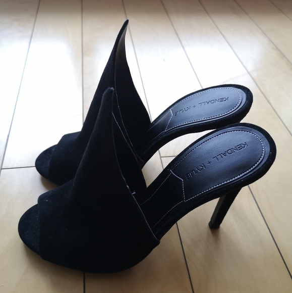 Kendall & Kylie Essie Black Suede Point Vamp Mule - Picture 3 of 6